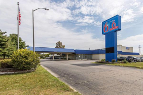 Motel 6-Pekin, IL